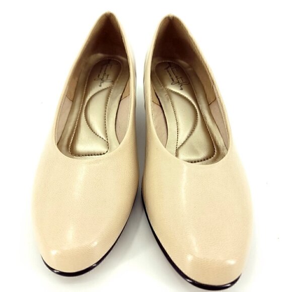 Soft Style EUC Women's 7.5 USA Style# H79652 Slip On Low Heel Cream Pumps - Picture 2 of 12